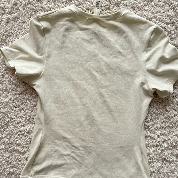 SKIMS Bone Cotton Jersey Tee - Picture 9 of 9